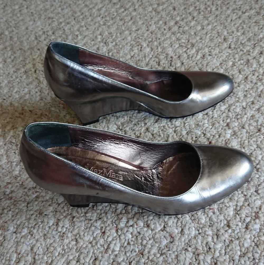 MaxMara Silver tone wedge Pumps size 7.5